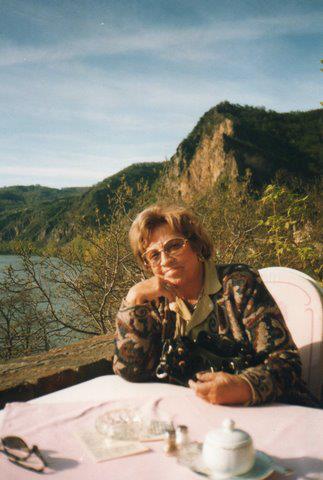 KS Ruthilde Boesch, 1999 einen Ausflug in der Wachau AT mit Ihren Studenten Alessandro Cipriano, Chapa Ginder und Marelize Gerber